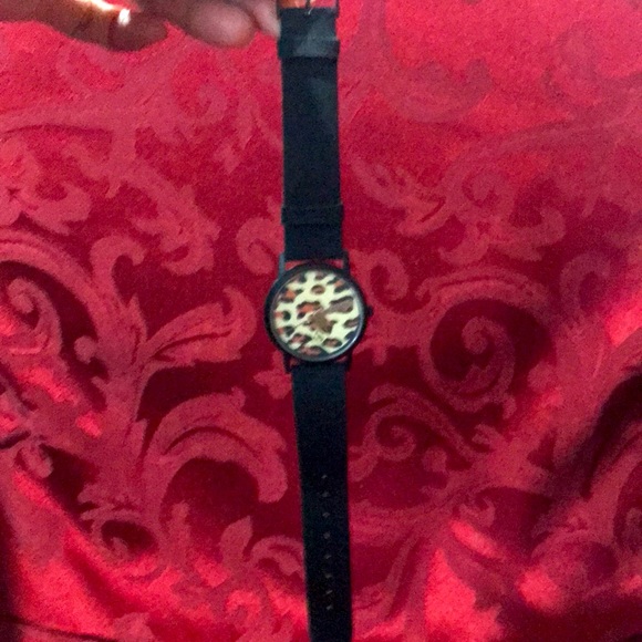 π₯HOT FLASH SALE!!π₯ NWOT Hot Topic wristwatch leopard w/genuine leather - Picture 2 of 6